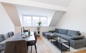 Symphony Apartments 41 - Modern Loft With Terrace And Grill In Central Location